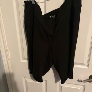 447- old navy black bike shorts
